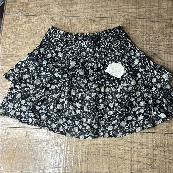 Altar'd State Dresses & Skirts - Altar’d state  Floral Black, gray and gold Skirt